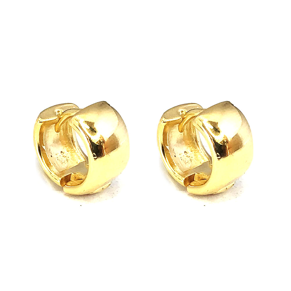 Brinco de Argola Pequena Lisa 10mm Banhado à Ouro, com banho de 5 milésimos.